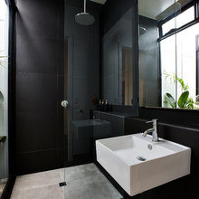 11 Breathtakingly Beautiful Black Bathrooms