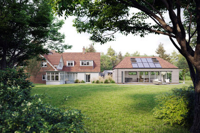 На фото: большой, одноэтажный, деревянный, серый частный загородный дом в стиле кантри с вальмовой крышей, черепичной крышей, красной крышей и отделкой планкеном с