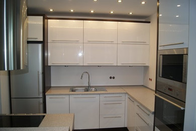 Photo of a small contemporary l-shaped open plan kitchen in Dusseldorf with a single-bowl sink and with island.