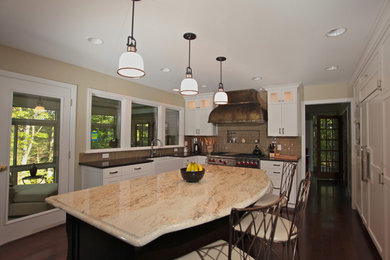 Kitchen photo in Grand Rapids