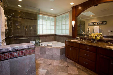Example of a bathroom design in Orange County