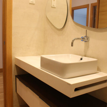 Baño con mobiliario de Codis