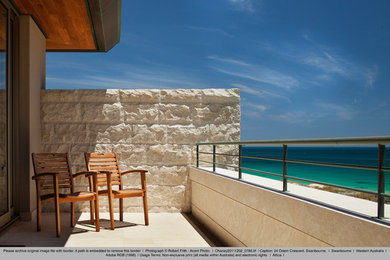 Inspiration for a mid-sized beach style balcony in Perth.