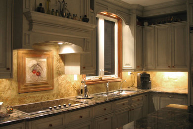 Tuscan kitchen photo in Toronto