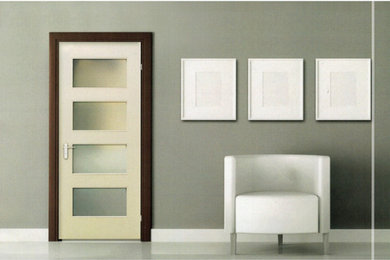 OHIO - 80" 4 LITE WHITE PRIMED INTERIOR DOOR WITH WHITE LAMINATE GLASS (1-3/8")