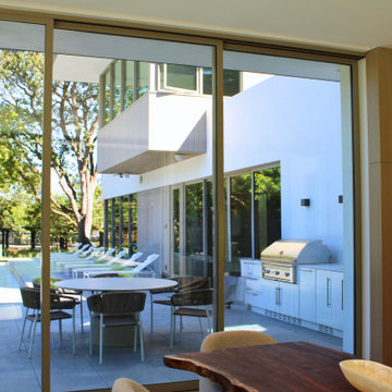 Indoor–Outdoor Modern Living