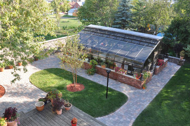 Freestanding greenhouse