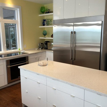 Modern High Gloss Lakehouse Kitchen