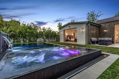 Example of a minimalist pool design in Los Angeles