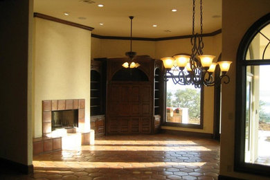 Example of a classic home design design in Austin