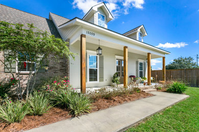 Inspiration for a farmhouse exterior home remodel in New Orleans