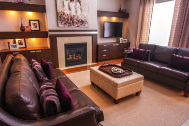 Family room - transitional family room idea in Toronto