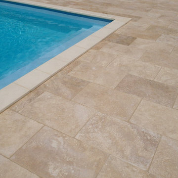 Terrasse et contour de piscine en travertin clair 40x60