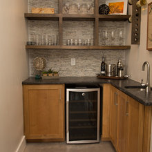 Wet Bar/Butler's Pantry