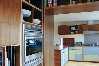 Photo of a modern kitchen in Seattle.