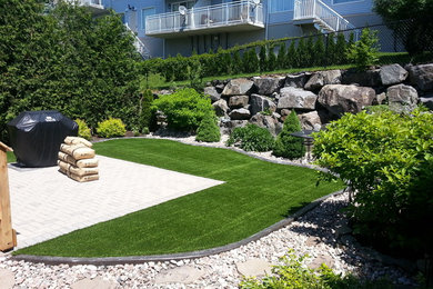 Design ideas for a traditional landscaping in Edmonton.