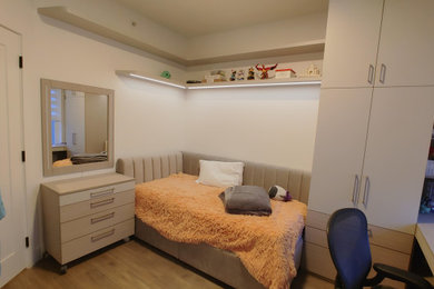 Kids' room - modern kids' room idea in Vancouver