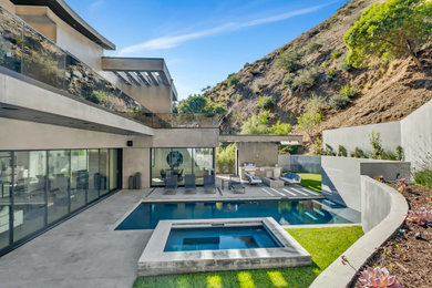 Example of a large minimalist home design design in Los Angeles