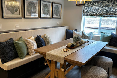 Example of a dining room design in Chicago