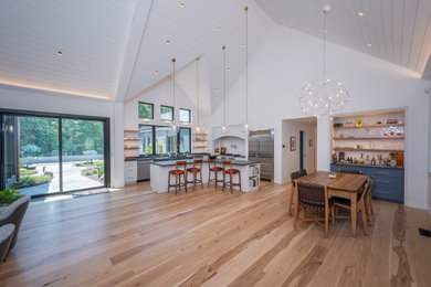 Example of a dining room design in Boston