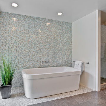 Contemporary Lake Forest Oasis