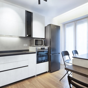 Dettaglio della cucina con penisola