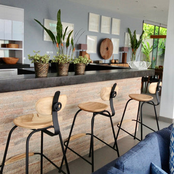 Création de la cuisine. Interessant travail de matériaux.