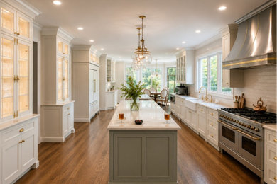 Elegant kitchen photo in Chicago