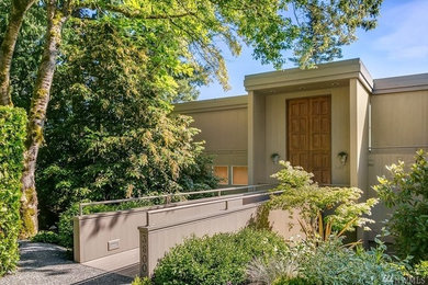 Photo of a contemporary home in Seattle.