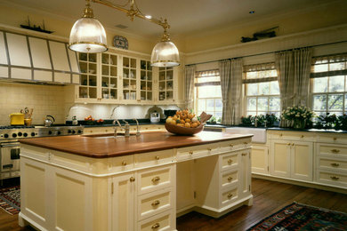 Elegant kitchen photo in New York