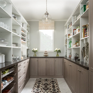 Cette image montre une grande arrière-cuisine minimaliste en U avec un placard à porte shaker, des portes de placard marrons, un plan de travail en granite, un sol en carrelage de porcelaine et un plan de travail bleu.