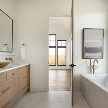 Luna Primary Bath