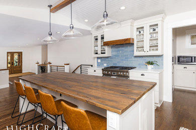 Kitchen - farmhouse kitchen idea in Denver