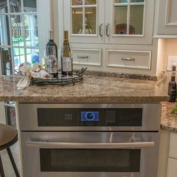 Traditional Kitchen Cabinets with a Homey Ambiance