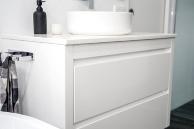 Contemporary bathroom in Gold Coast - Tweed.