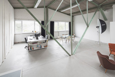 This is an example of a large industrial home design in Cologne.