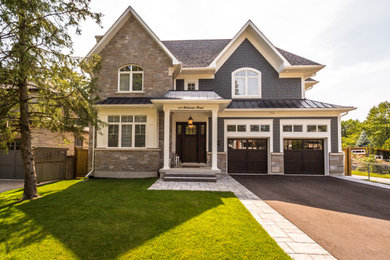 Inspiration for a craftsman home design remodel in Toronto