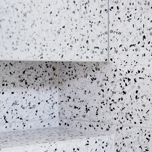 Foto di una stanza da bagno padronale moderna con top alla veneziana e doccia aperta