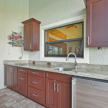 Traditional Style Summer Kitchen and Dining Area