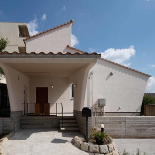 他の地域のサンタフェスタイルのおしゃれな家の外観の写真