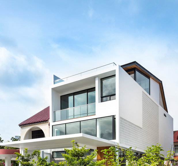 Современный Фасад дома by Hier Architects
