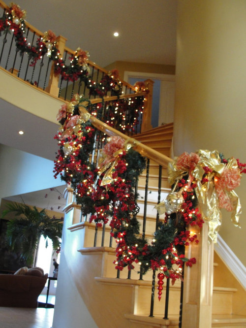 Best Staircase Christmas Garland Home Design Design Ideas & Remodel ...