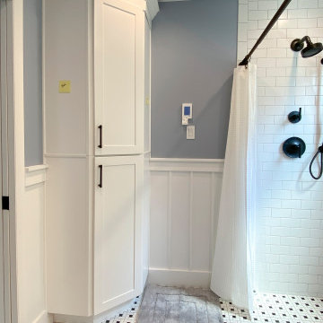 Universal Bathroom with Elegant Features