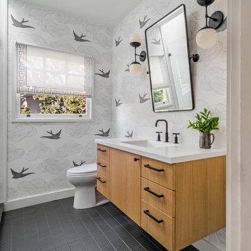 Birds wallpaper fly around this Bathroom