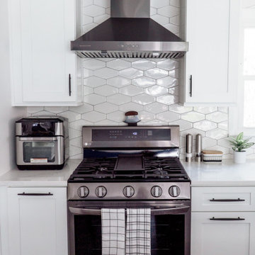 CHAMBLEE Clean and modern kitchen
