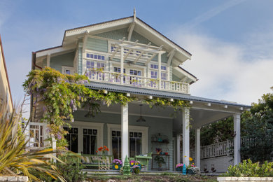 Inspiration for a craftsman home design remodel in Los Angeles