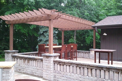 Inspiration for a timeless patio remodel in Milwaukee