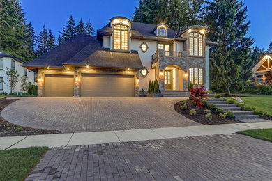 Home design - transitional home design idea in Vancouver