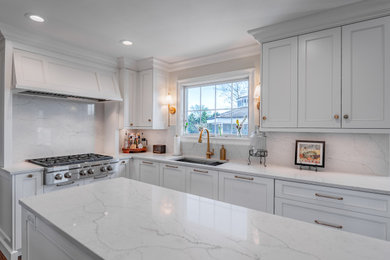 Example of a kitchen design in Chicago