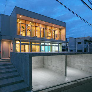 他の地域のコンテンポラリースタイルのおしゃれな家の外観 (グレーの外壁、陸屋根、戸建) の写真